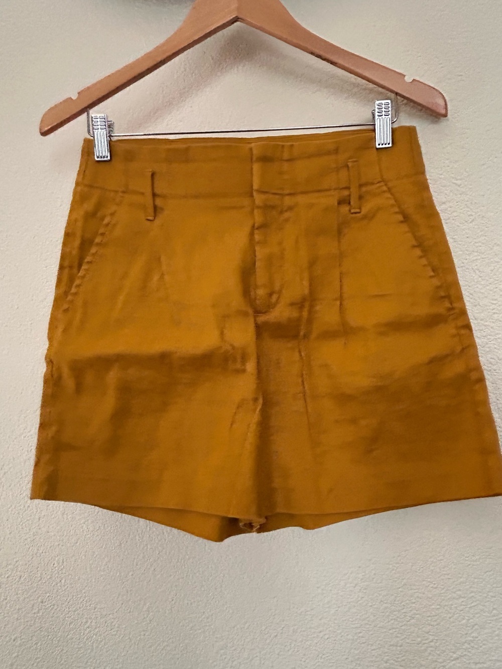Banana Republic High-Rise Linen-Blend Pleated
Tailored Shorts Mustard Yellow 6